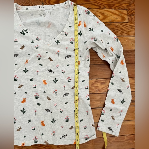 TWIK | Long sleeves V-neck tee. Cute animal patterns. Size XS. - Picture 8 of 8